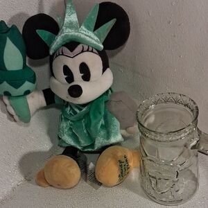 Minnie Mouse Statue of Liberty Plush with Glass Mug embellished with Statue